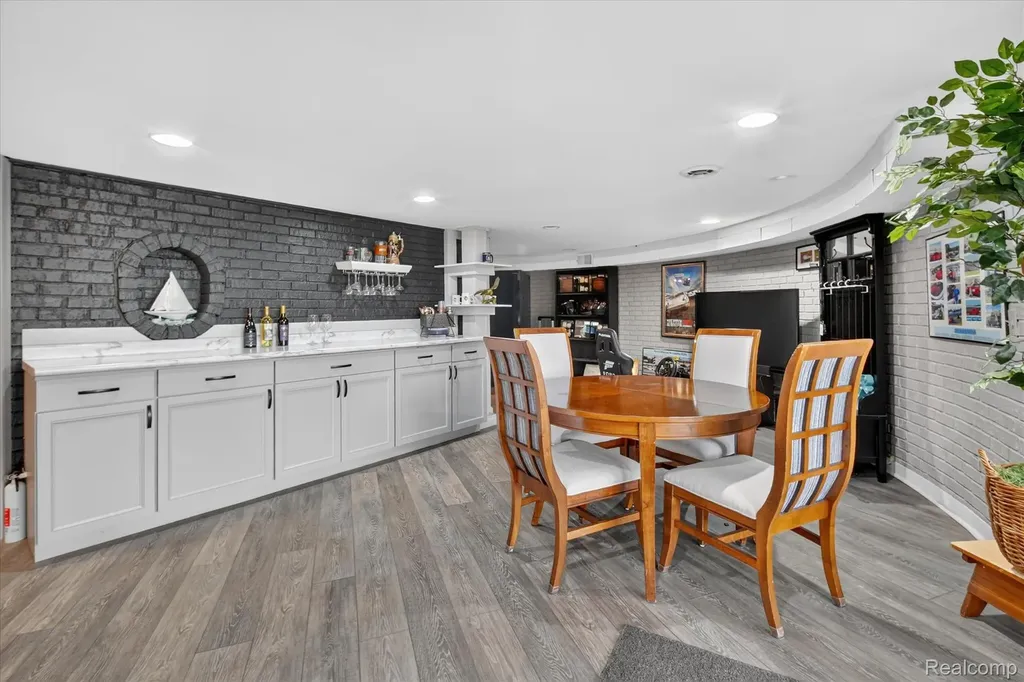 5050 Surfwood Drive Commerce Charter Township MI 48382