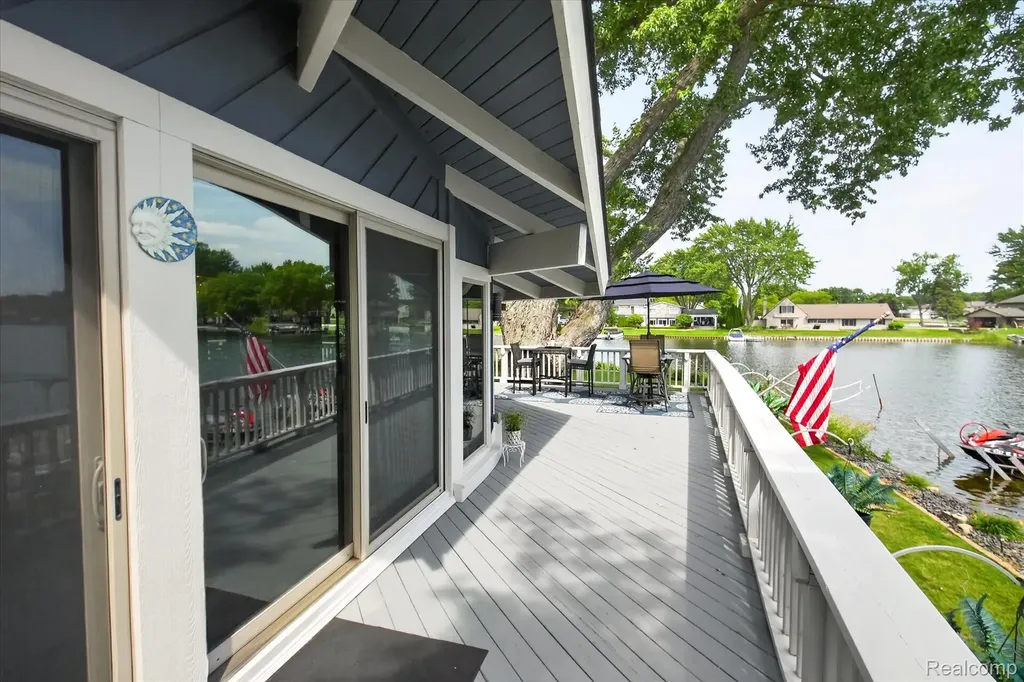 5050 Surfwood Drive Commerce Charter Township MI 48382