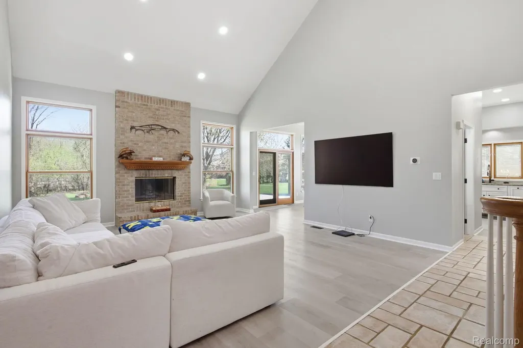 8488 Annette Avenue Grosse Ile Township MI 48138