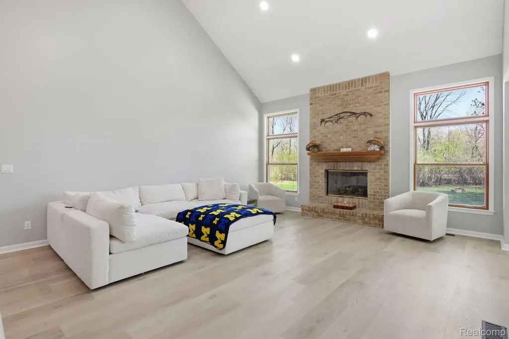 8488 Annette Avenue Grosse Ile Township MI 48138