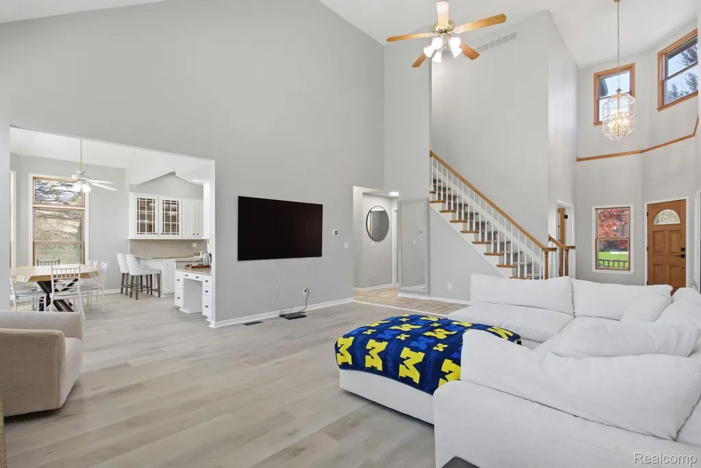 8488 Annette Avenue Grosse Ile Township MI 48138