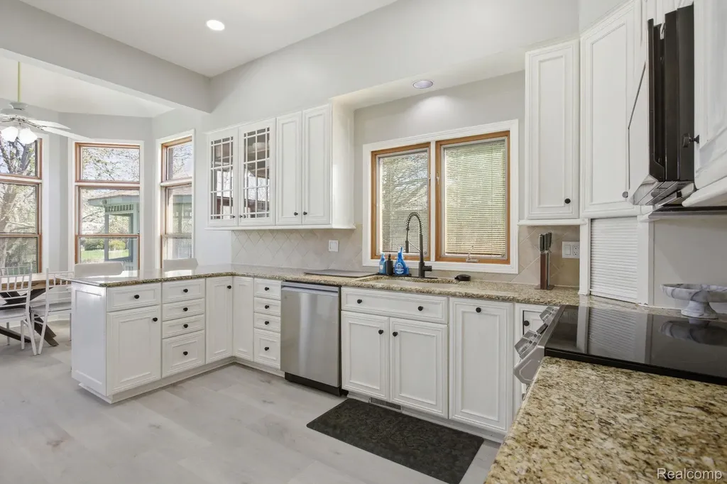 8488 Annette Avenue Grosse Ile Township MI 48138