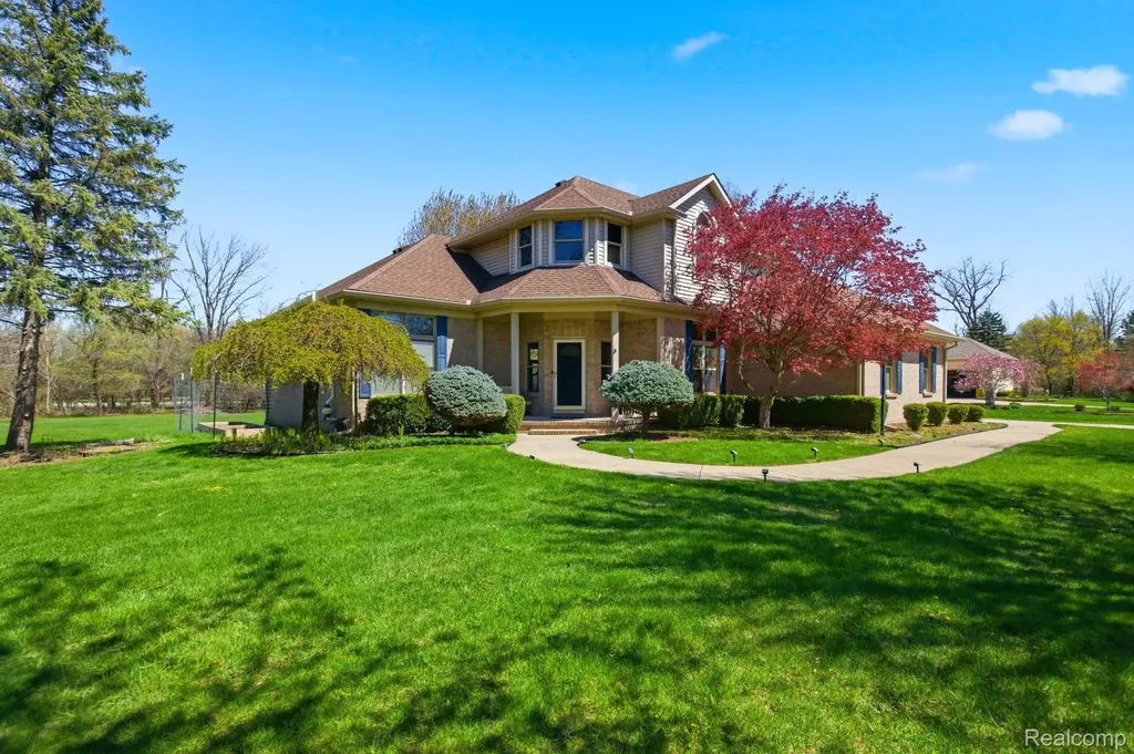 8488 Annette Avenue Grosse Ile Township MI 48138