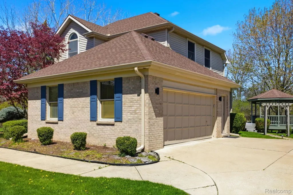 8488 Annette Avenue Grosse Ile Township MI 48138
