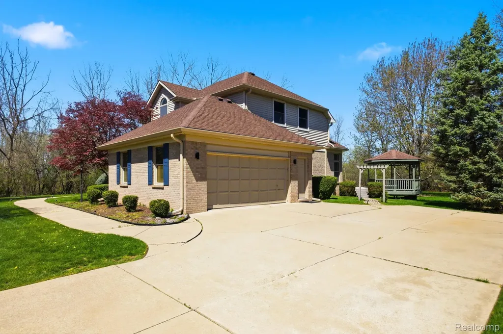 8488 Annette Avenue Grosse Ile Township MI 48138