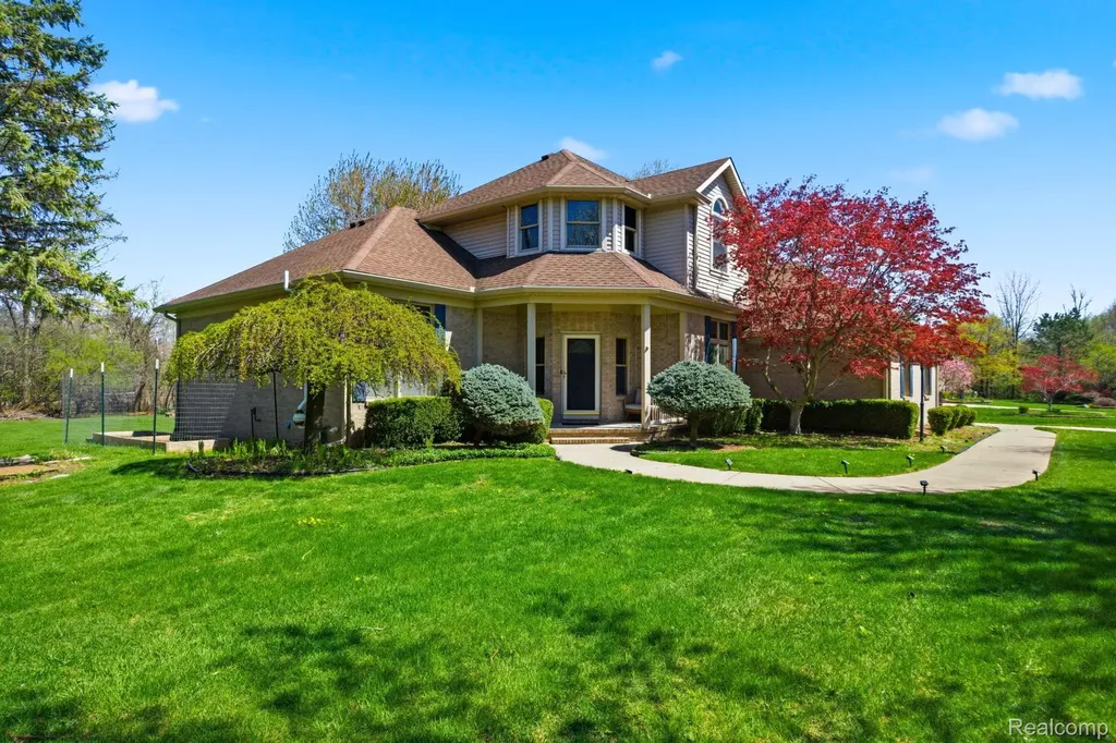 8488 Annette Avenue Grosse Ile Township MI 48138