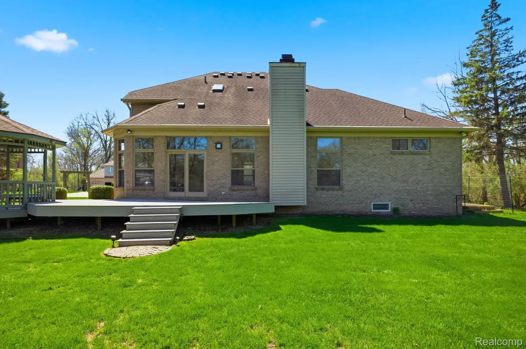 8488 Annette Avenue Grosse Ile Township MI 48138