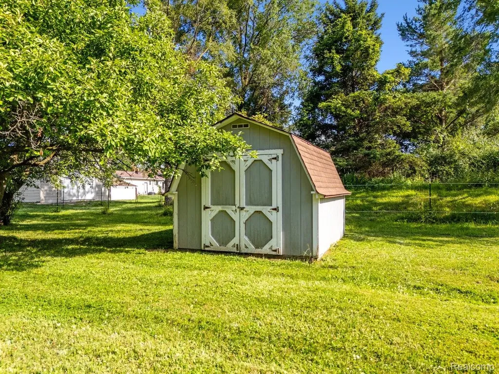 3381 N Fleming Road Howell Township MI 48836