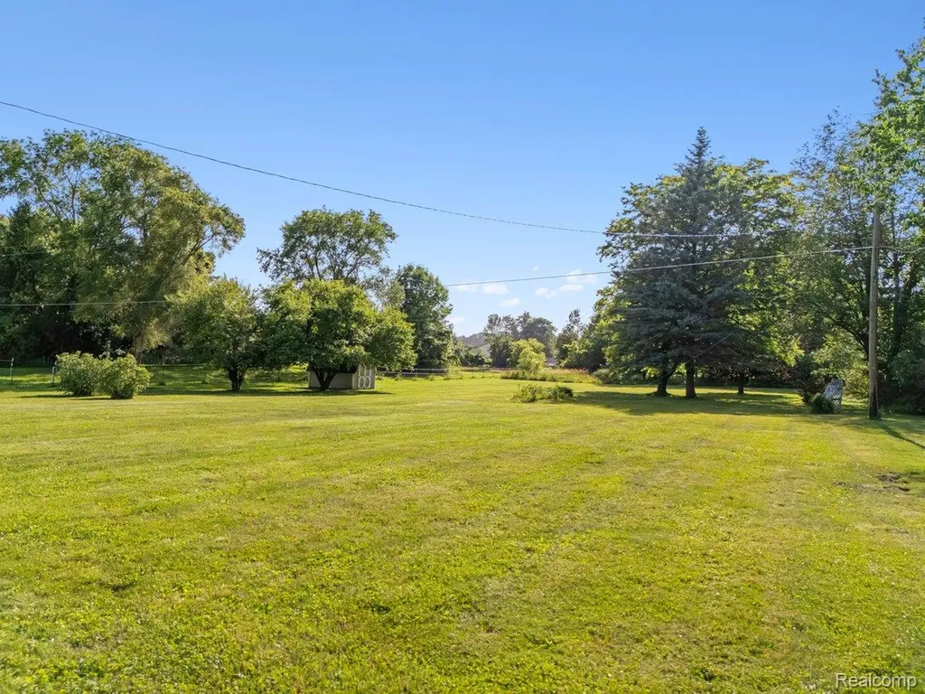 3381 N Fleming Road Howell Township MI 48836