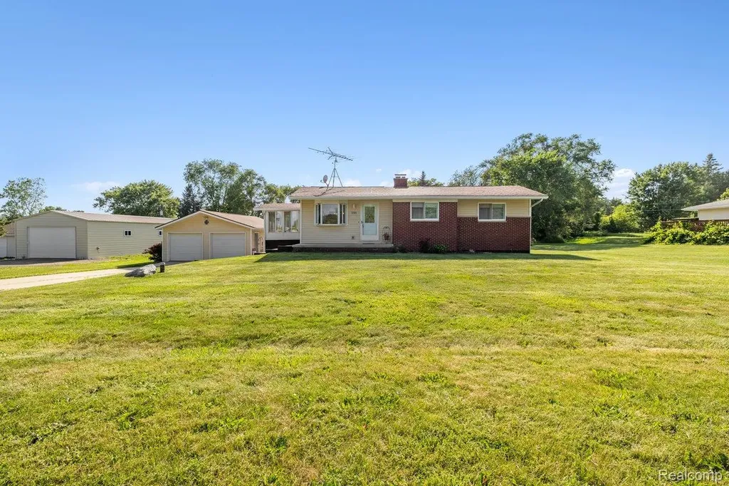 3381 N Fleming Road Howell Township MI 48836