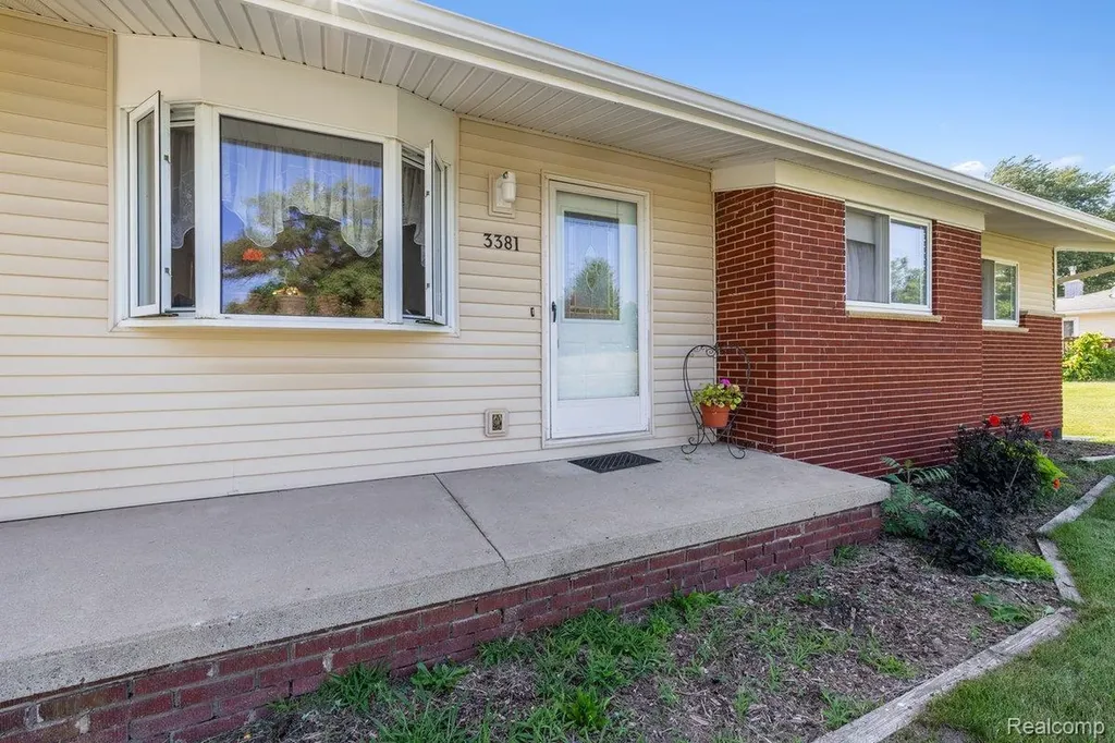 3381 N Fleming Road Howell Township MI 48836