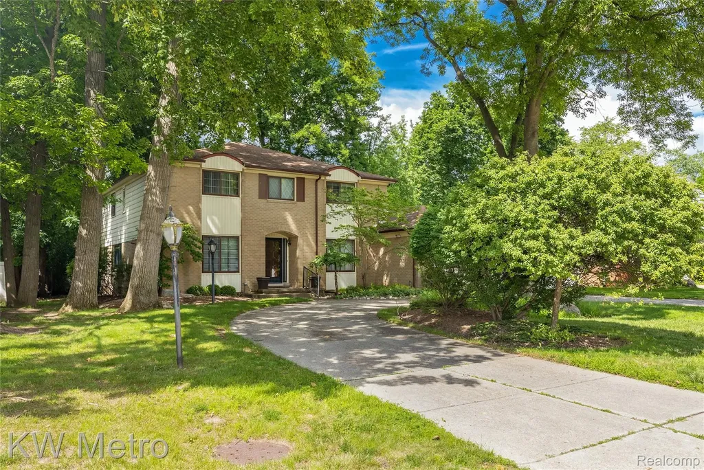 22560 Kenwyck Drive Southfield City MI 48034
