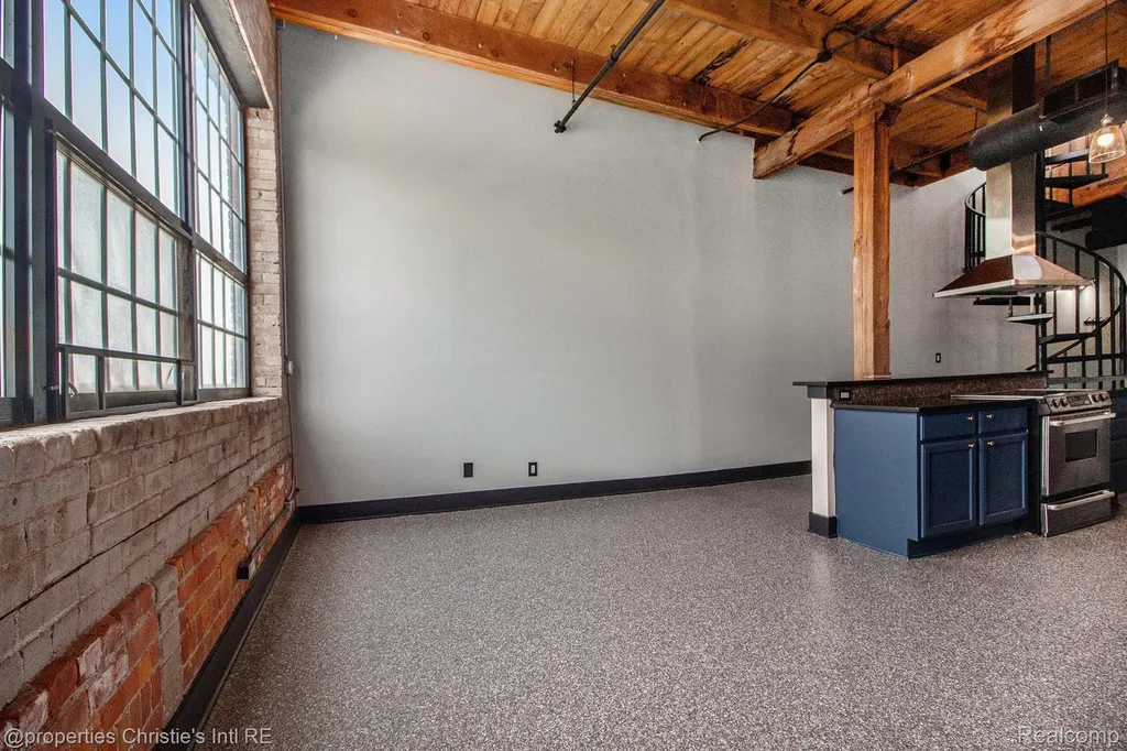 6533 E Jefferson Detroit City MI 48207
