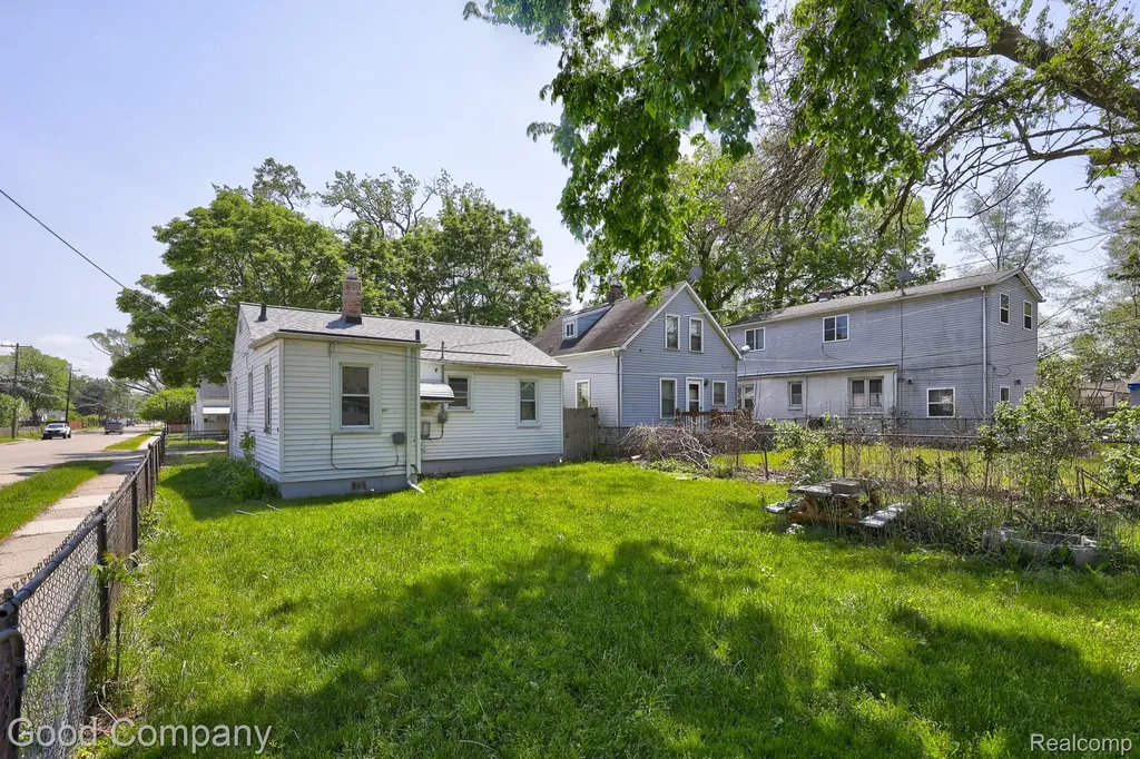 23465 Hazelwood Avenue Hazel Park City MI 48030