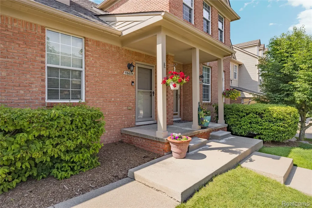 56635 Longhorn Drive Shelby Charter Township MI 48316