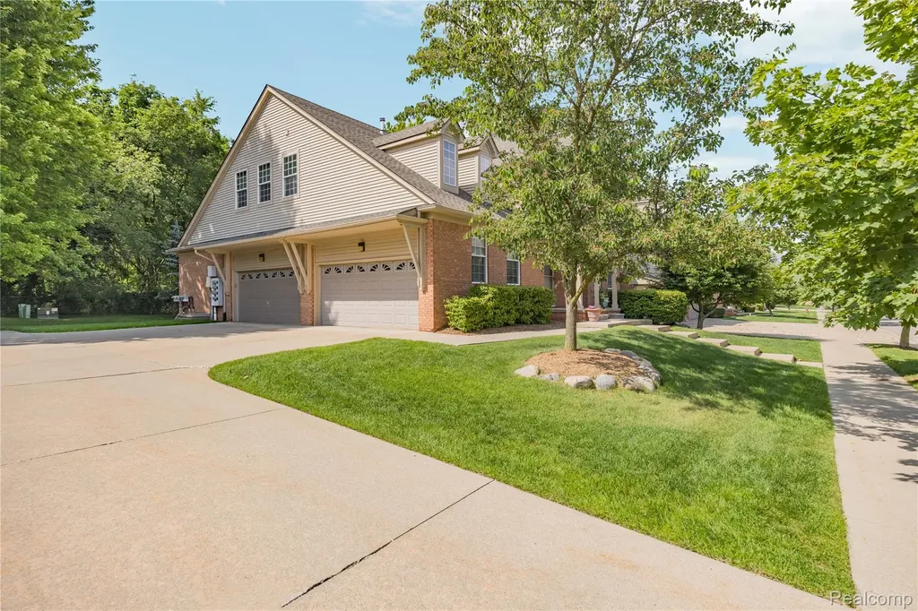 56635 Longhorn Drive Shelby Charter Township MI 48316