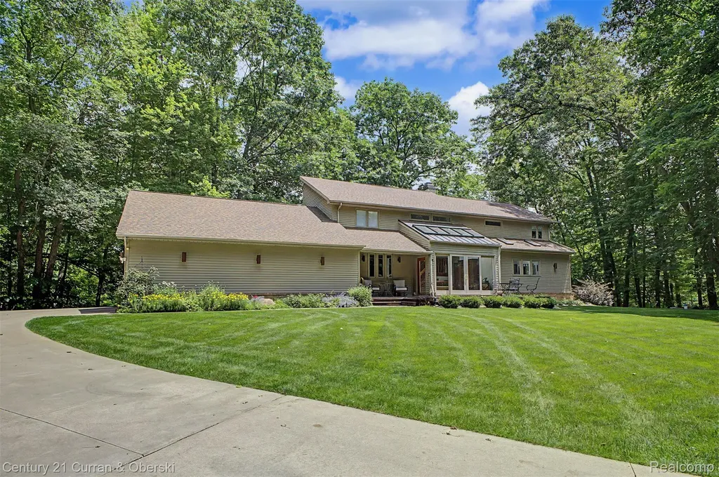 Brighton Township MI, 11349 Philway Court