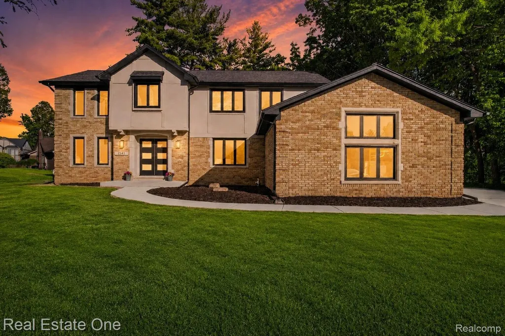 2141 Hickory Leaf Court N Rochester Hills City MI 48309