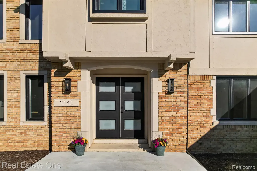 2141 Hickory Leaf Court N Rochester Hills City MI 48309