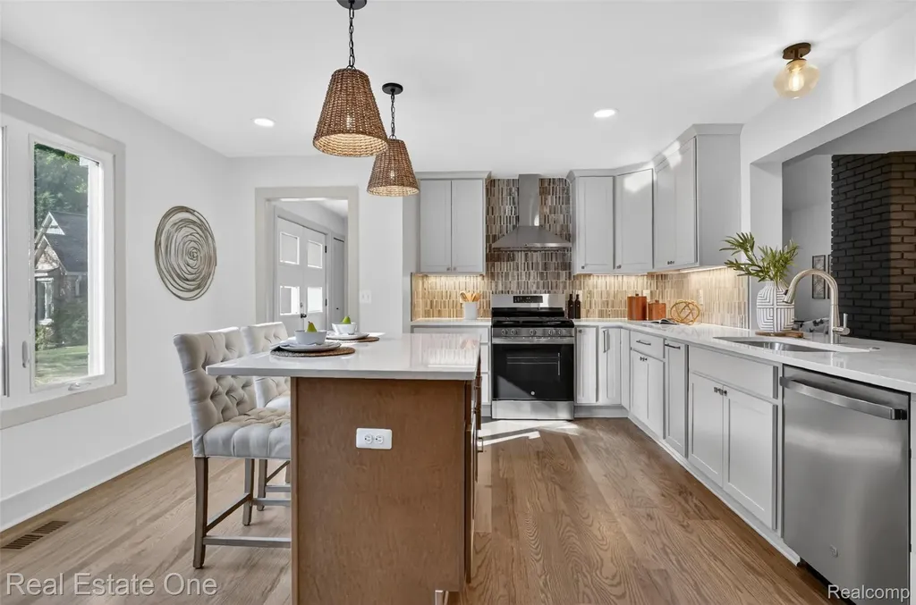 2141 Hickory Leaf Court N Rochester Hills City MI 48309