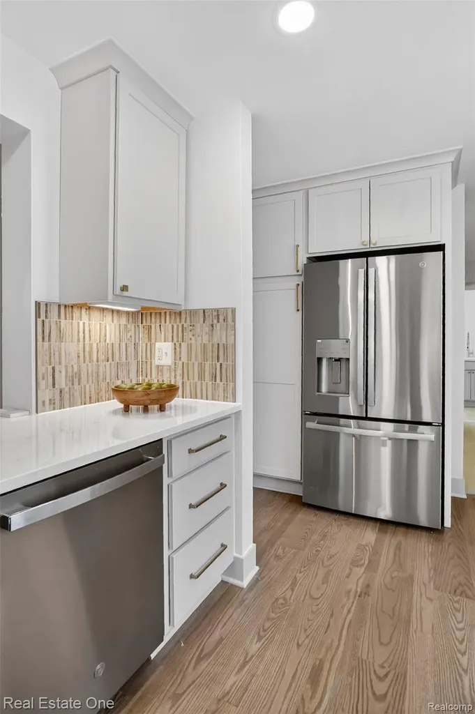 2141 Hickory Leaf Court N Rochester Hills City MI 48309