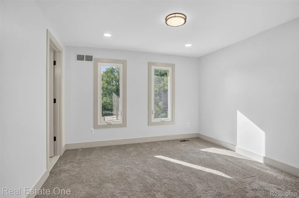 2141 Hickory Leaf Court N Rochester Hills City MI 48309