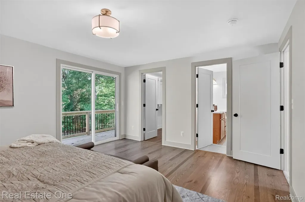 2141 Hickory Leaf Court N Rochester Hills City MI 48309