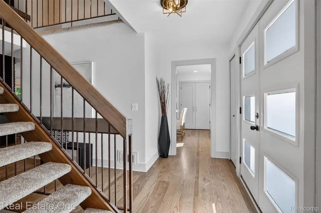 2141 Hickory Leaf Court N Rochester Hills City MI 48309