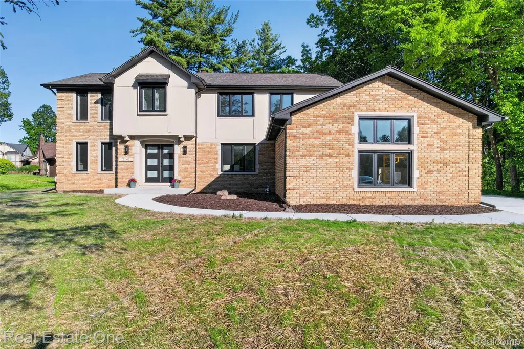 2141 Hickory Leaf Court N Rochester Hills City MI 48309