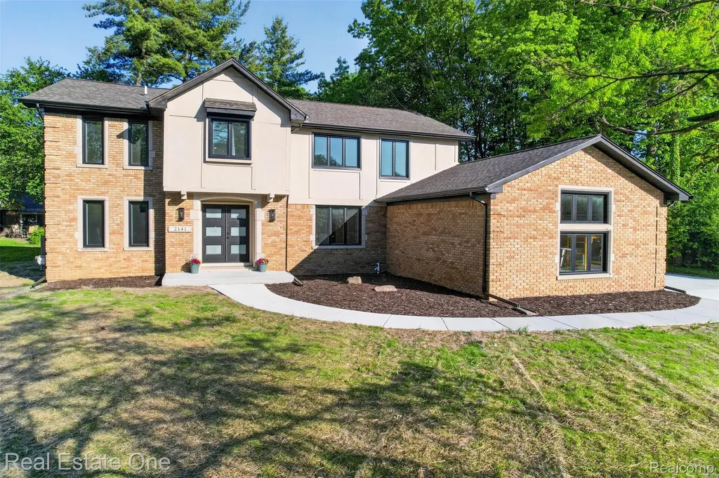 2141 Hickory Leaf Court N Rochester Hills City MI 48309