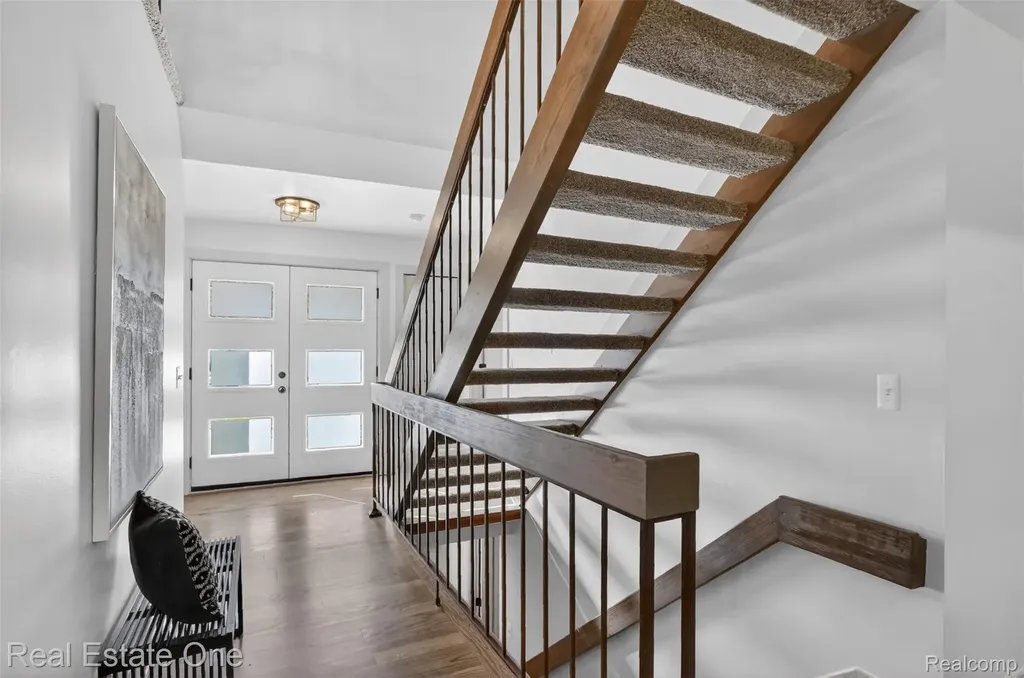 2141 Hickory Leaf Court N Rochester Hills City MI 48309