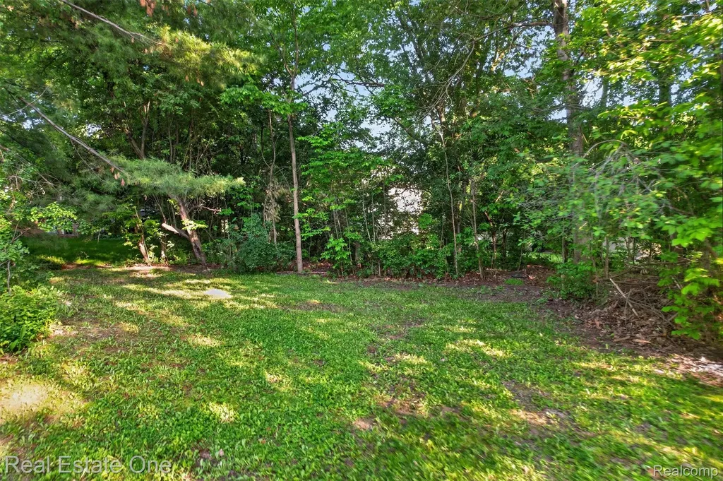 2141 Hickory Leaf Court N Rochester Hills City MI 48309