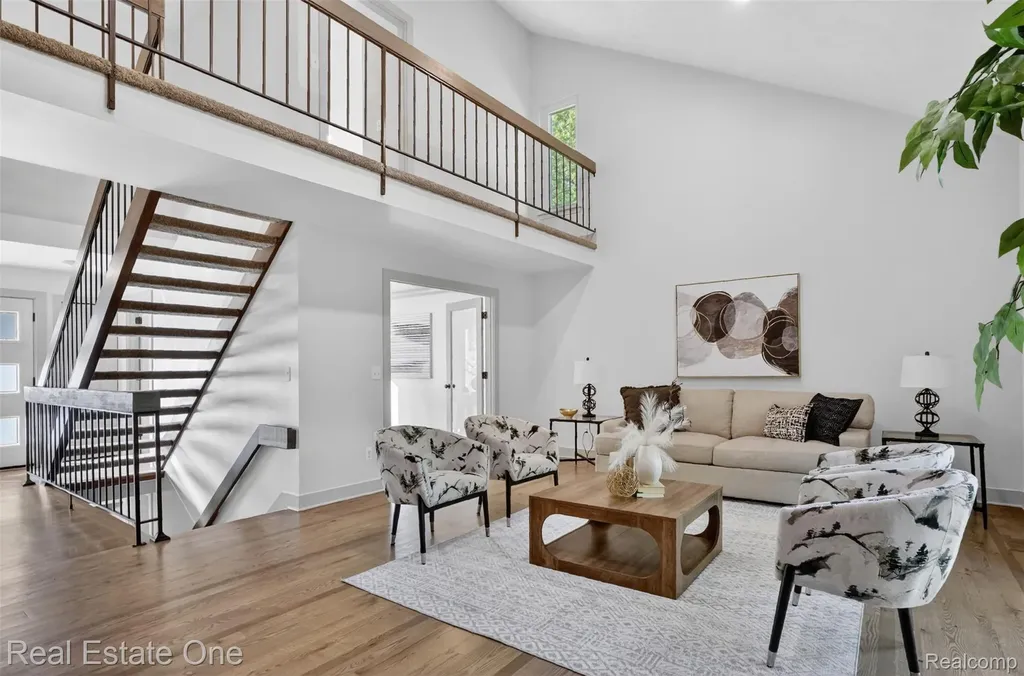 2141 Hickory Leaf Court N Rochester Hills City MI 48309