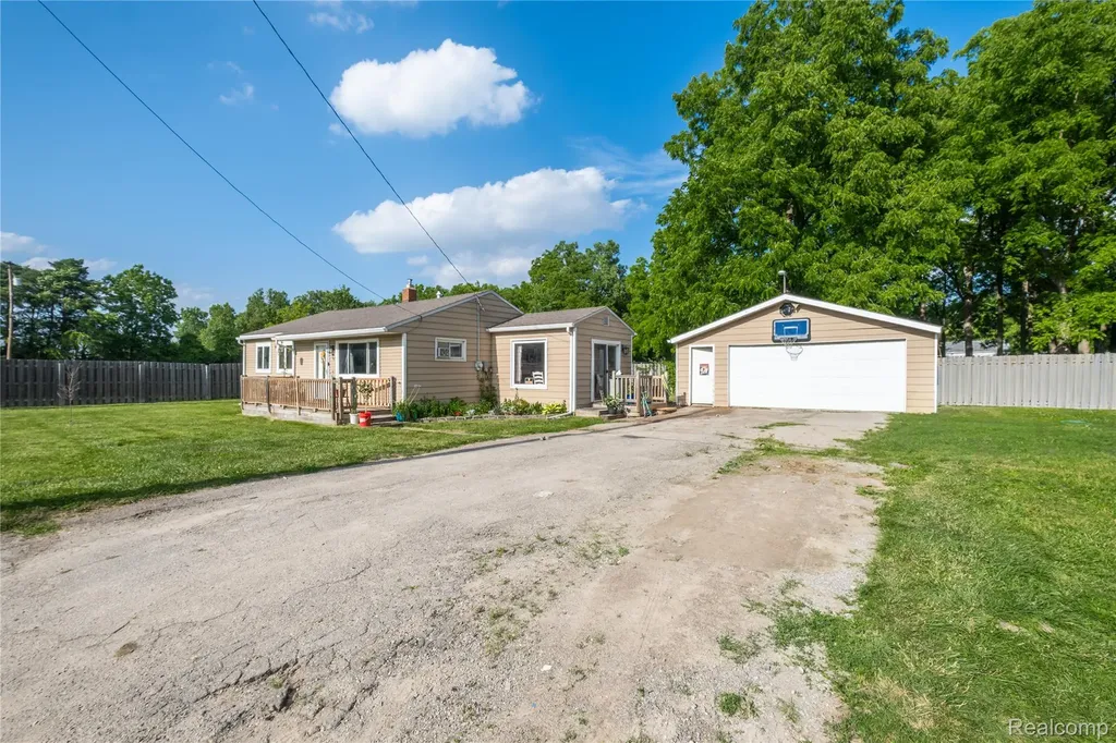 3431 Griffith Court Burton City MI 48529