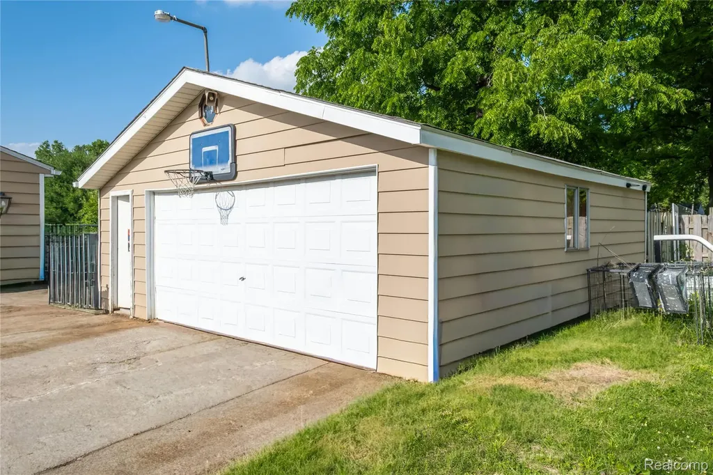 3431 Griffith Court Burton City MI 48529