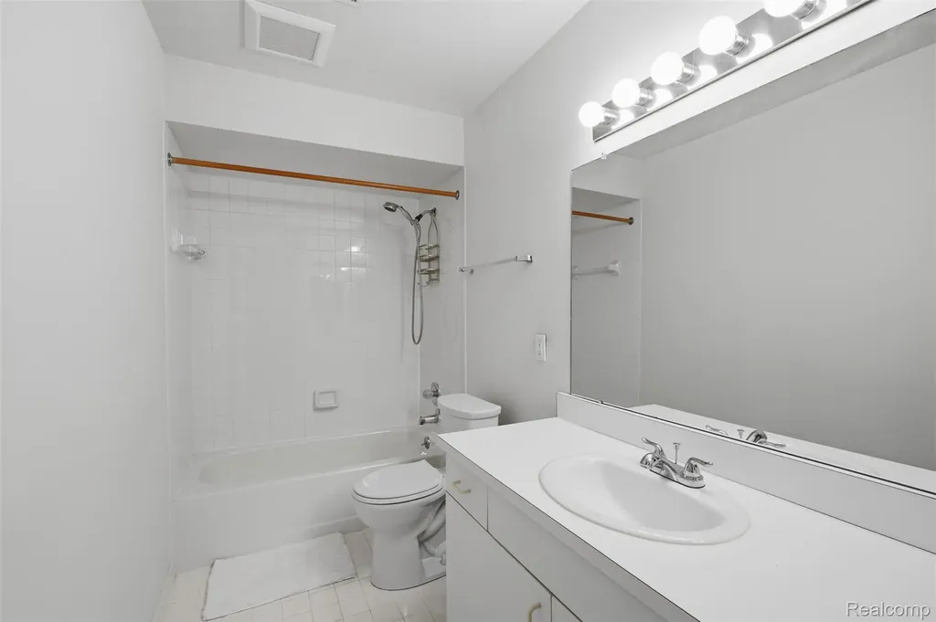 29726 Pine Ridge Circle Farmington City MI 48331