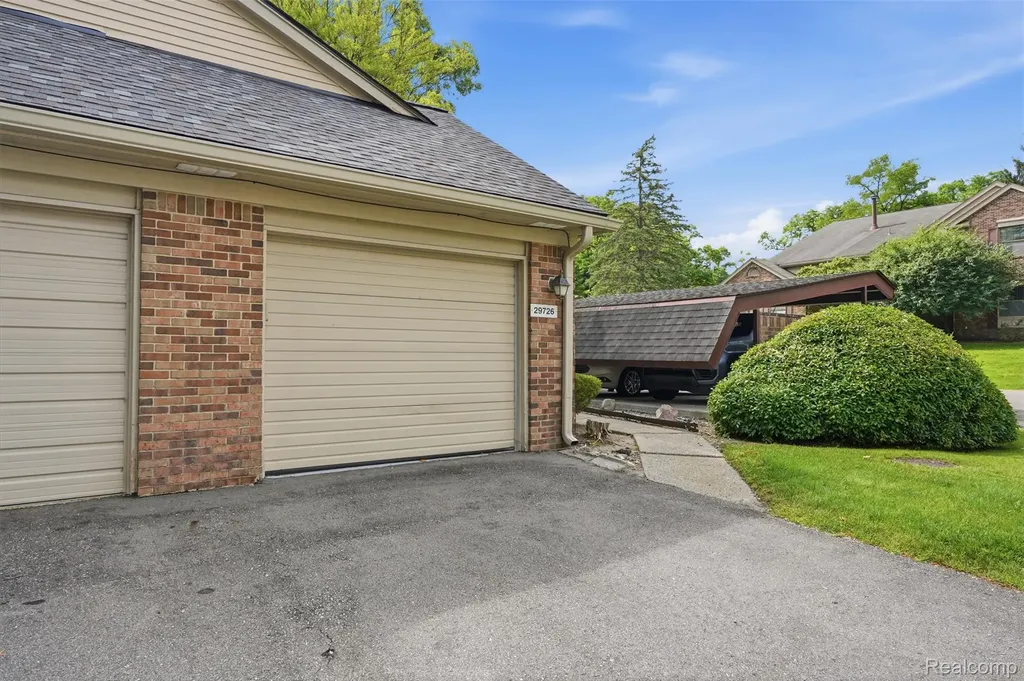 29726 Pine Ridge Circle Farmington City MI 48331