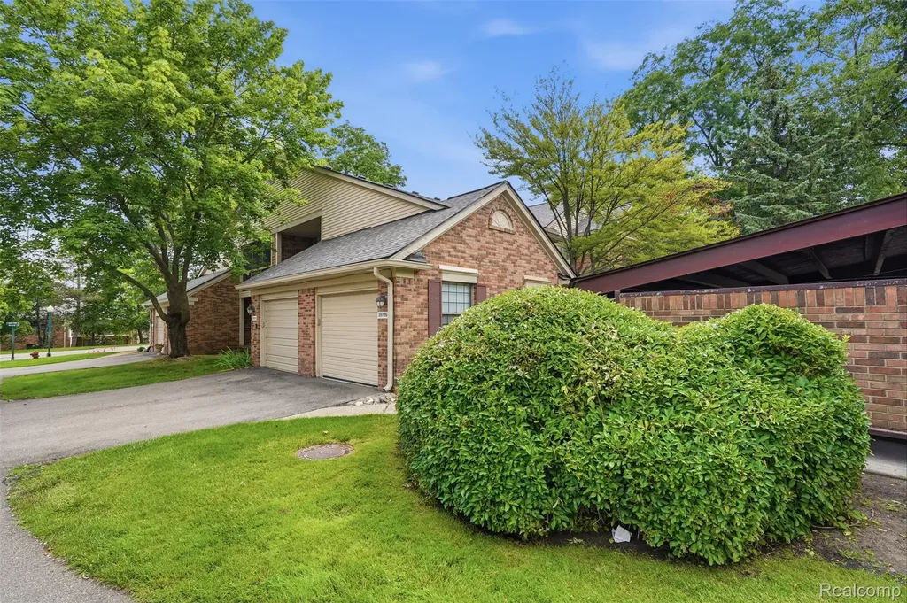 29726 Pine Ridge Circle Farmington City MI 48331