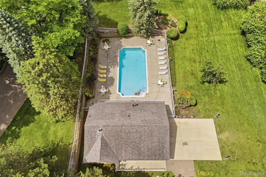 29726 Pine Ridge Circle Farmington City MI 48331