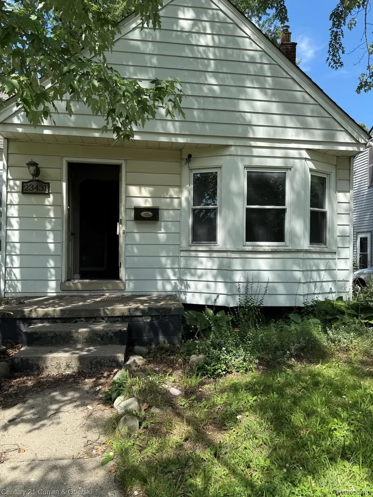 23431 Forest Street Oak Park City MI 48237