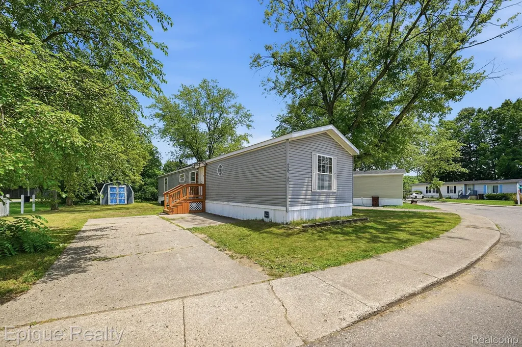 6255 Lake Drive Ypsilanti Charter Township MI 48197