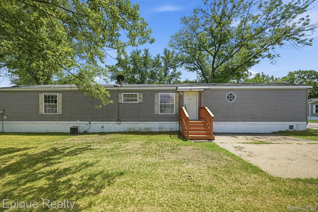 6255 Lake Drive Ypsilanti Charter Township MI 48197