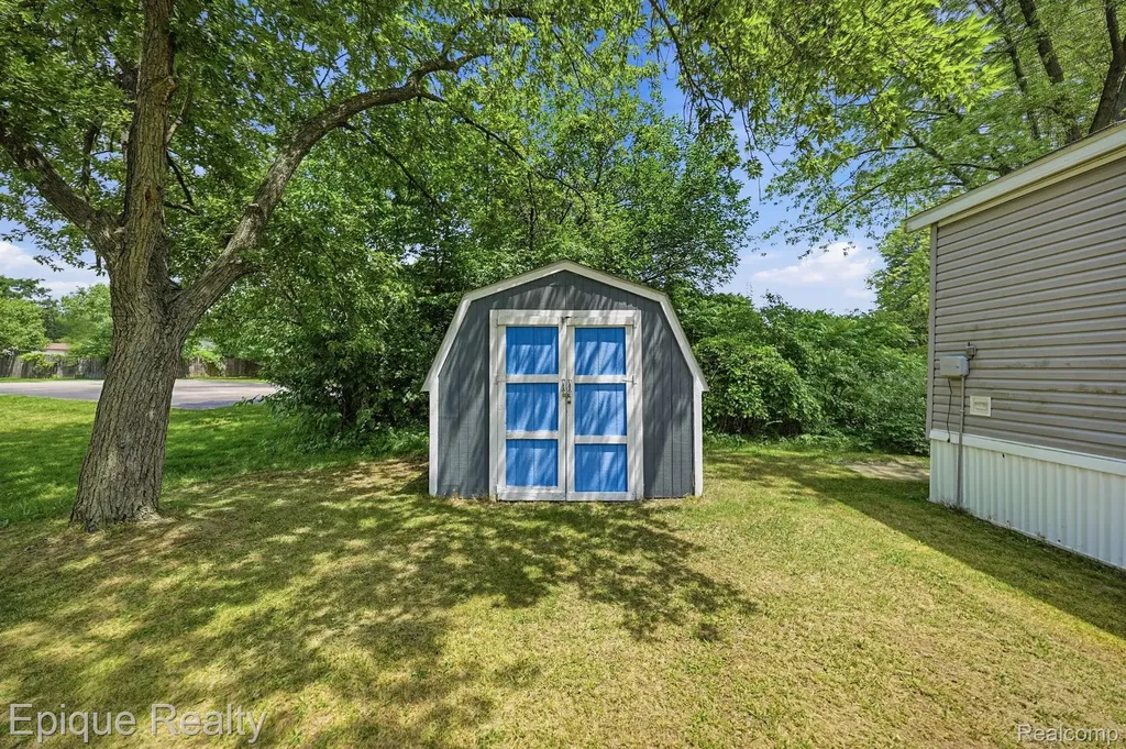 6255 Lake Drive Ypsilanti Charter Township MI 48197