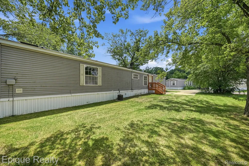 6255 Lake Drive Ypsilanti Charter Township MI 48197