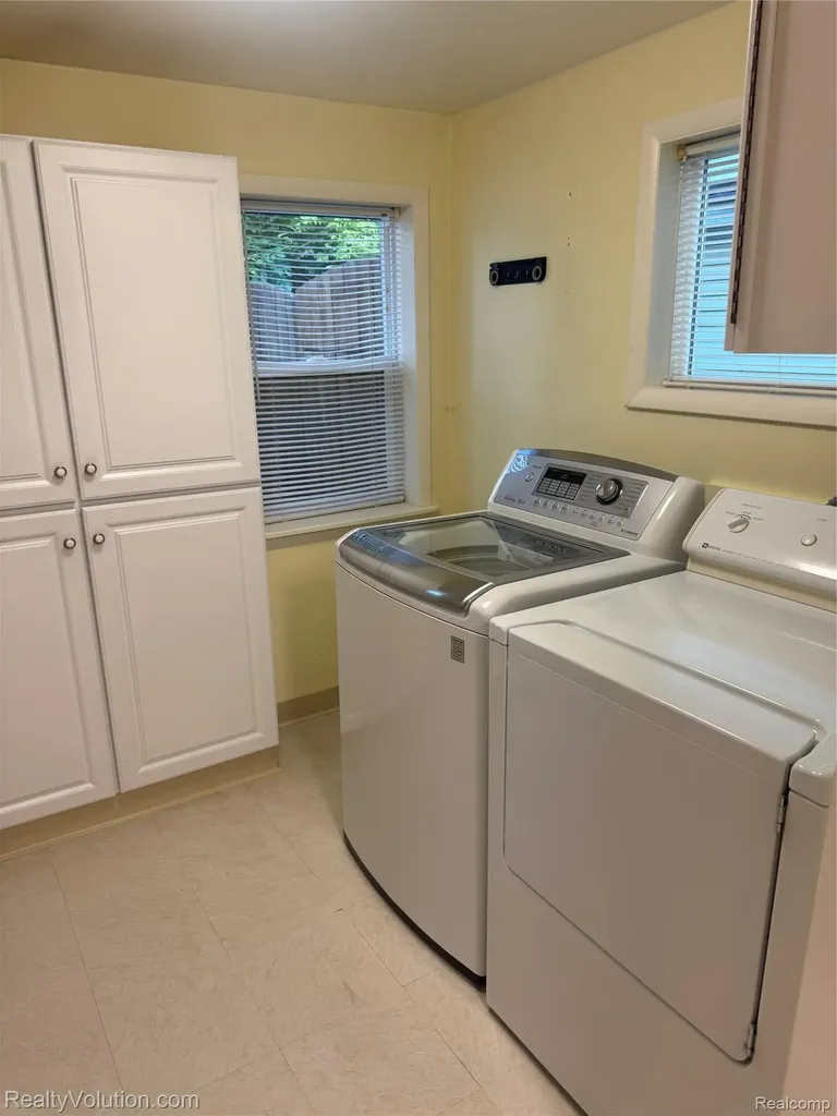 727 W Park Street Lapeer City MI 48446