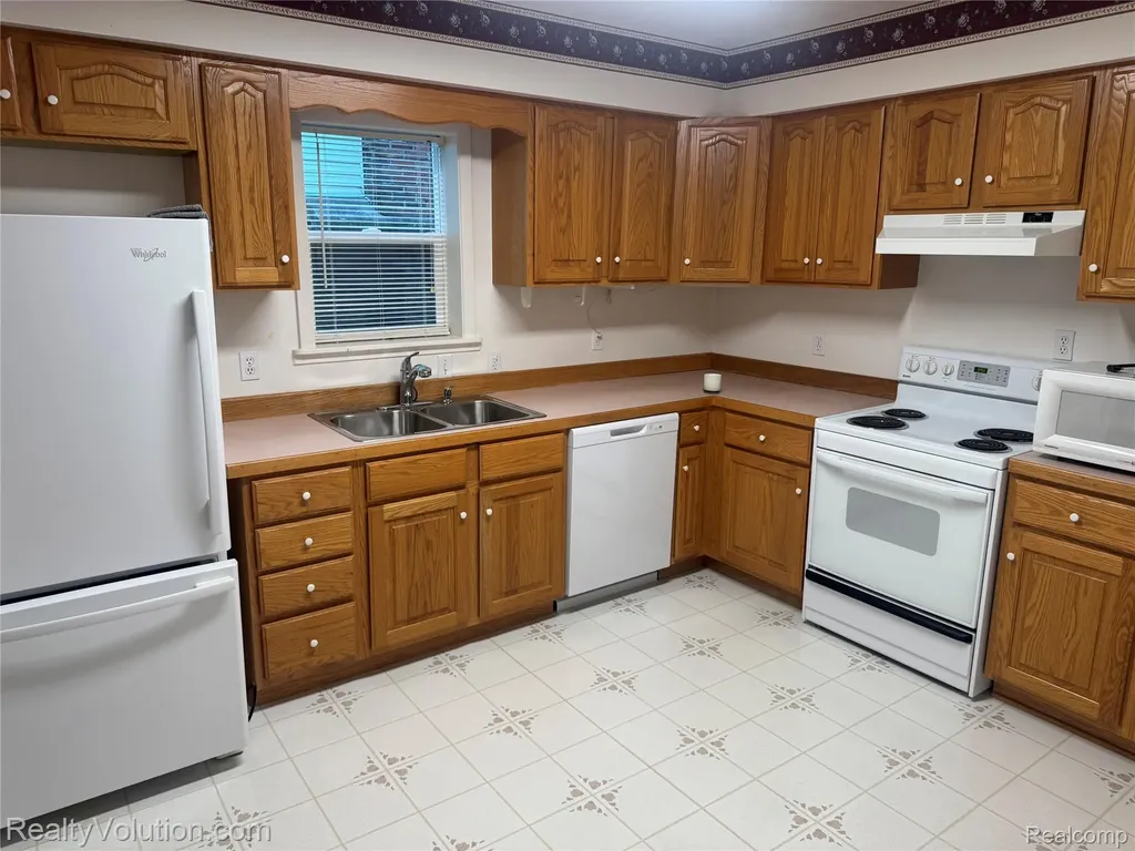 727 W Park Street Lapeer City MI 48446