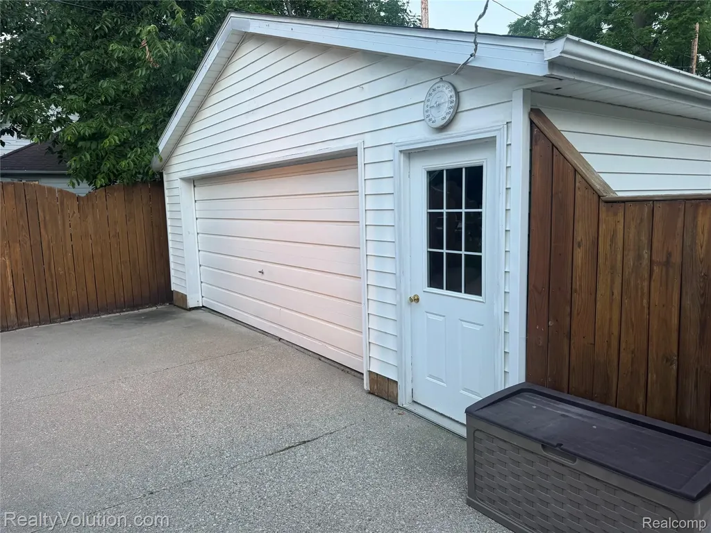 727 W Park Street Lapeer City MI 48446