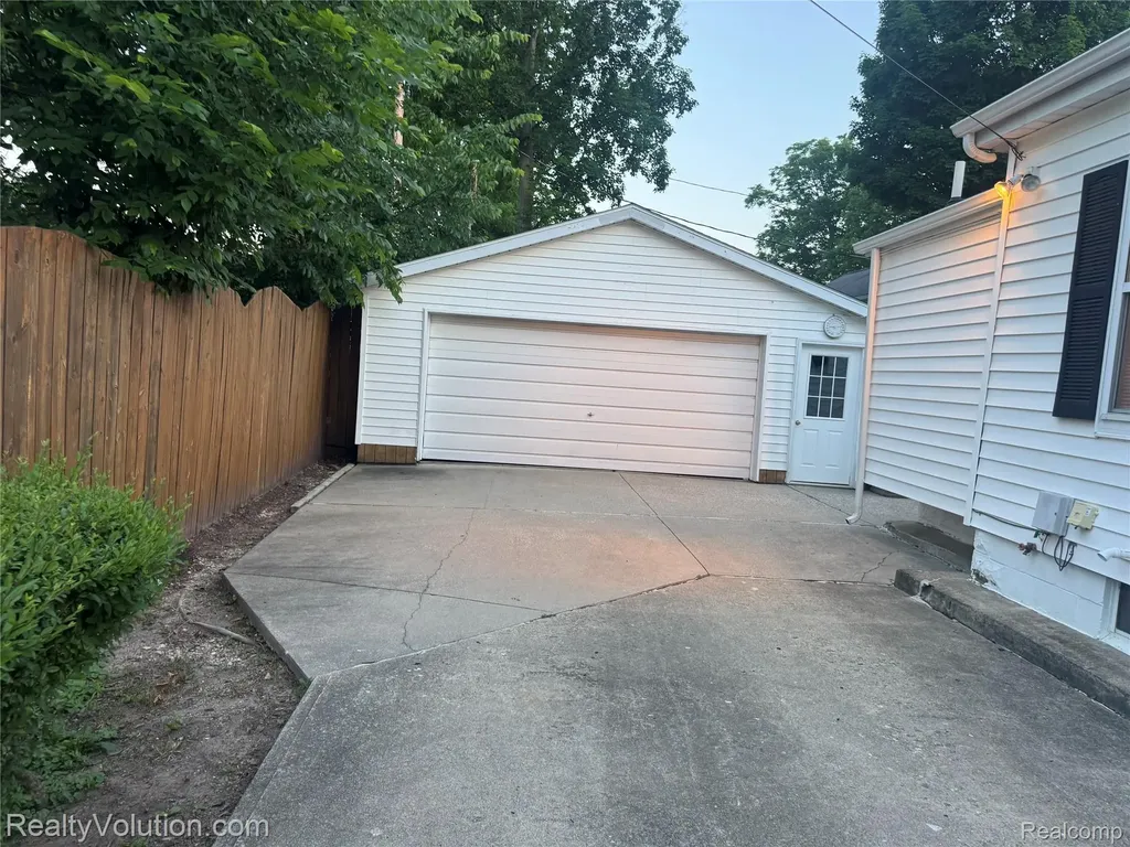727 W Park Street Lapeer City MI 48446