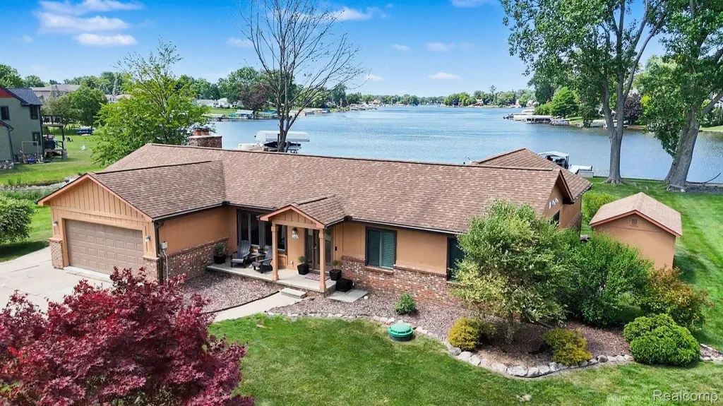 160 Wolverine Drive Wolverine Lake Village MI 48390