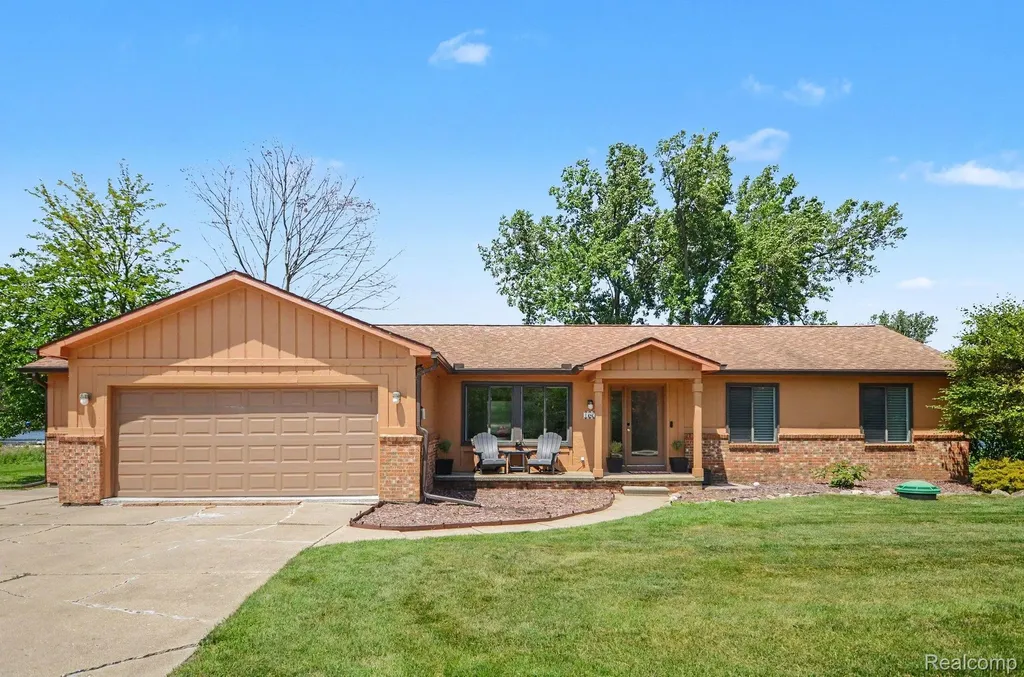 160 Wolverine Drive Wolverine Lake Village MI 48390